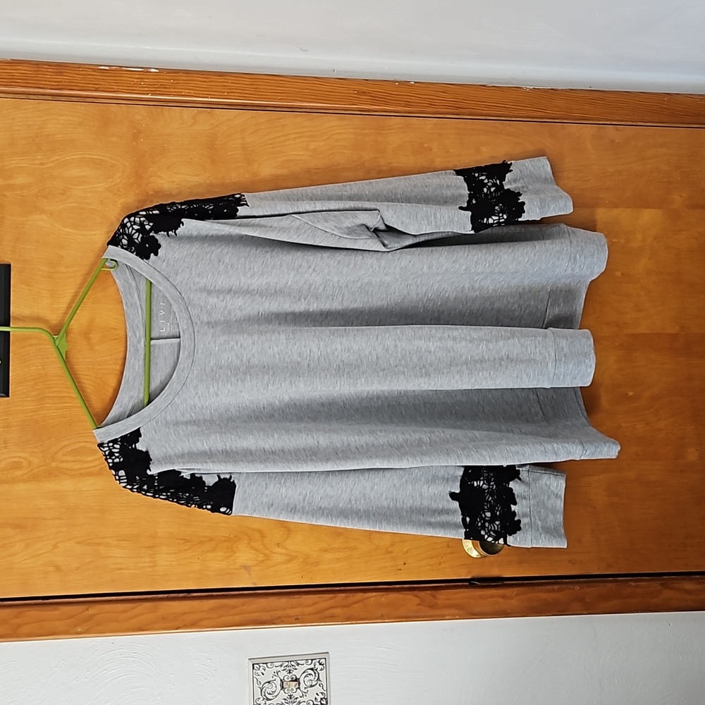 Livi Lightweight Sweatshirt